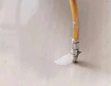 武川瓷砖空鼓维修公司专业解答在瓷砖铺贴过程中，如果使用的砂料过粗（如全部使用了粗砂），可能会导致以下问题